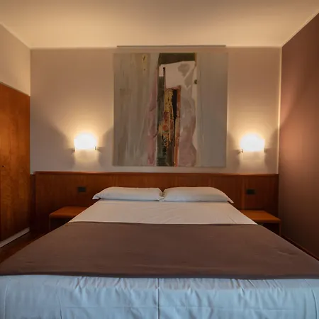 HOTEL QUERINI Essential Business Hotel Sandrigo-2