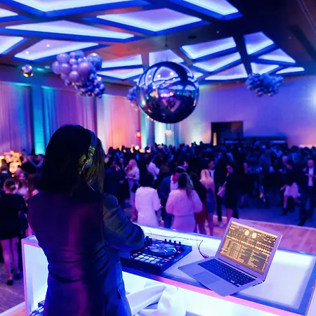 Paradox Vancouver-2