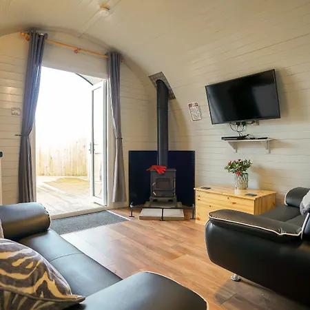 Deluxe Glamping Pod With Hot Tub-2