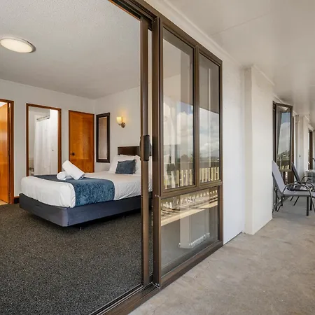 Summit Motor Lodge-2