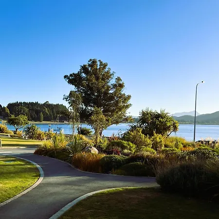 Fiordland Lakeview Motel And Apartments-3