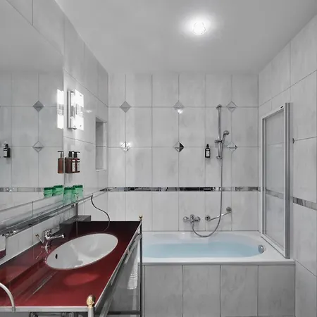 Hotel Schwarzer Adler Innsbruck-3