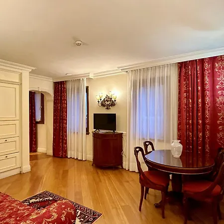 Suites Torre Dell'Orologio-3