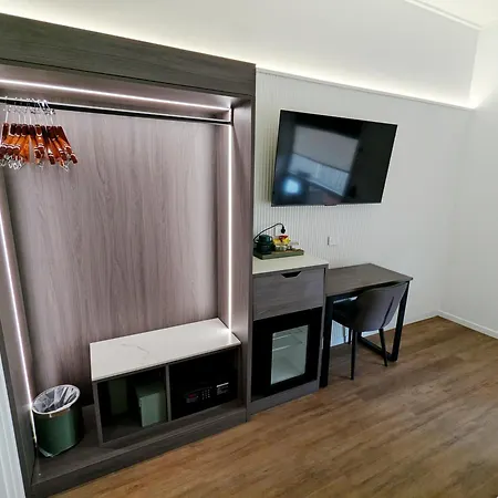 Ramada By Wyndham Cairns City Centre-3