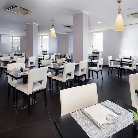 Holiday Inn Genoa City By Ihg-2
