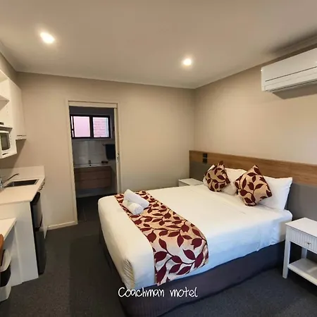 Coachman Motel And Holiday Units-3
