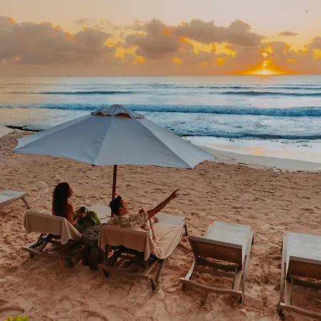 Petit Lafitte Beach Front Hotel & Bungalows-2