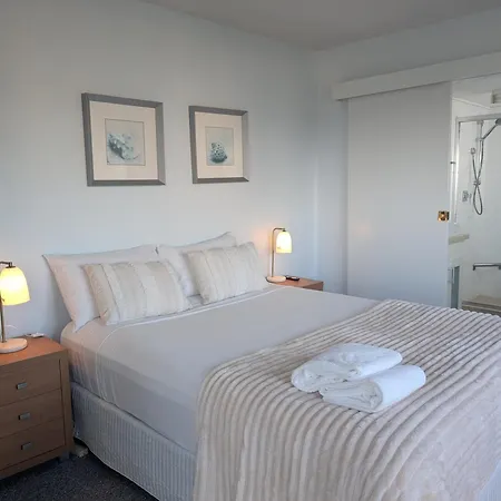 Tradewinds Apartments-2