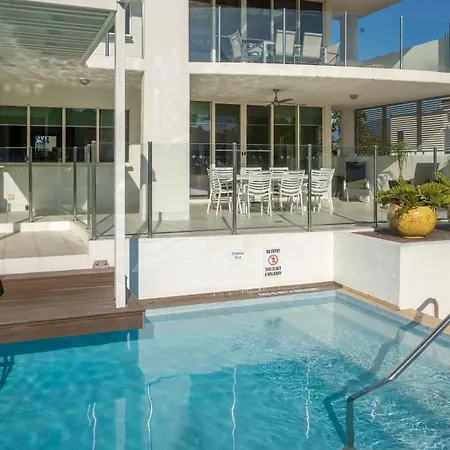 Waters Edge Apartment Cairns-3