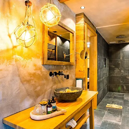 Mons Silva Private Luxury Chalets-3