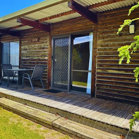 Lazy Acre Log Cabins-2