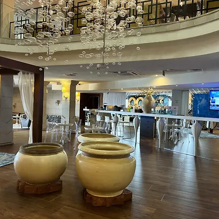 Hotel Cascade Resort & Spa-3