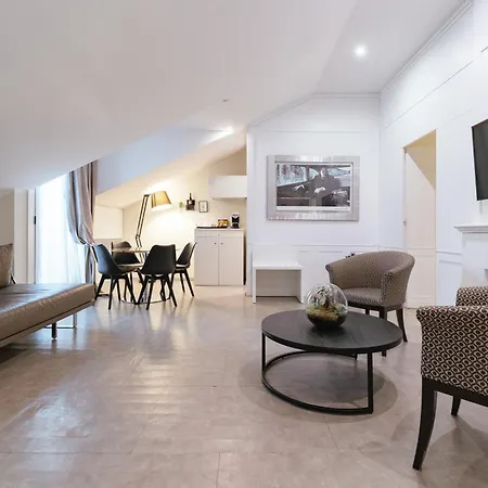 Montenapoleone Suites-3