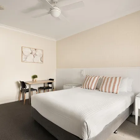 Catalina Motel Lake Macquarie-2