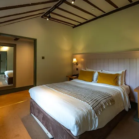 Tewinbury Farm Hotel-3