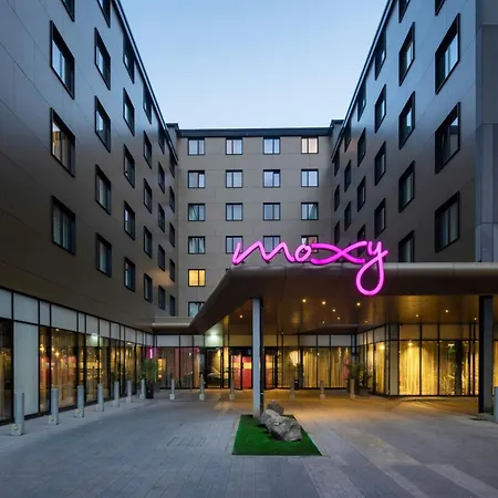 Moxy London Heathrow Airport-2