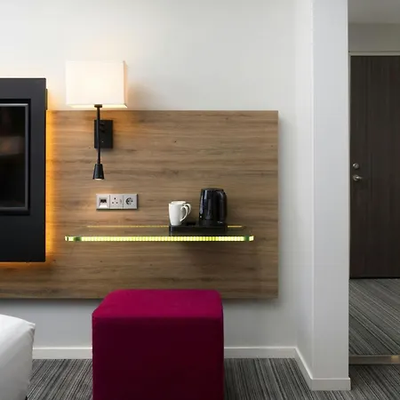 Moxy London Heathrow Airport-3