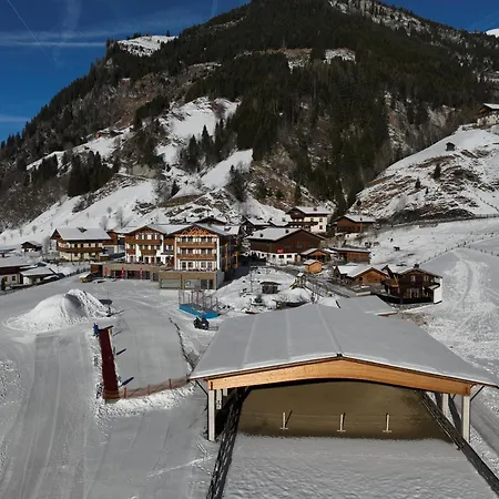 Familienhotel Oberkarteis-2