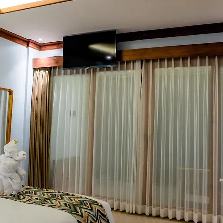 Blue Harbor Beachfront Villas & Resto-3