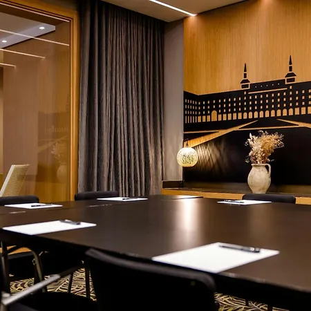 Motel One Madrid-Plaza De Espana-3