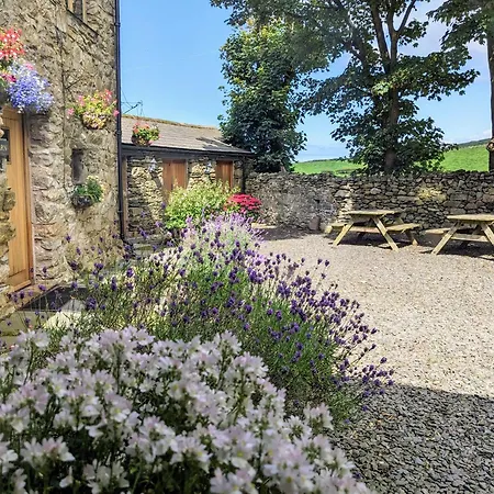 The Wayside And Whisky Barn-2