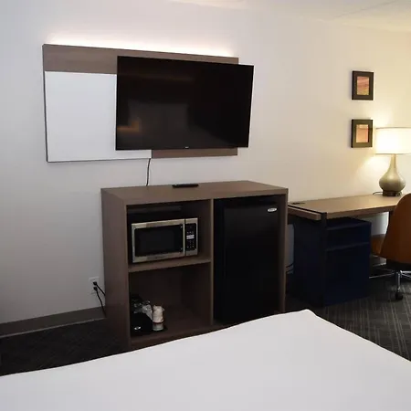 Comfort Inn & Suites Syracuse-Carrier Circle-2