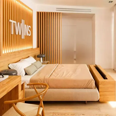 The Ibiza Twiins - 4* Sup-3