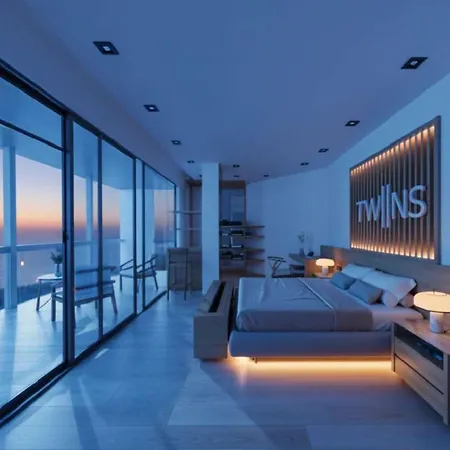 The Ibiza Twiins - 4* Sup-2