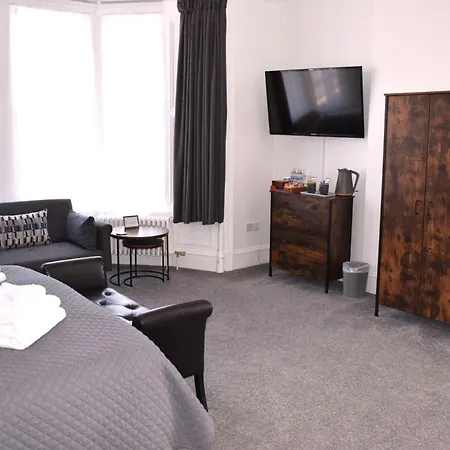 Woodlyn Guest House-3