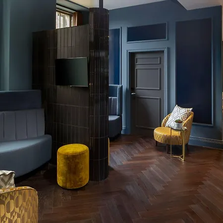 Courtyard By Marriott Edinburgh-2