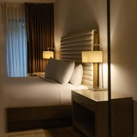 Luxe Sunset Boulevard Hotel-3