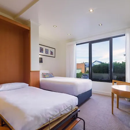 Nightelier Devonport Gateway Hotel-2