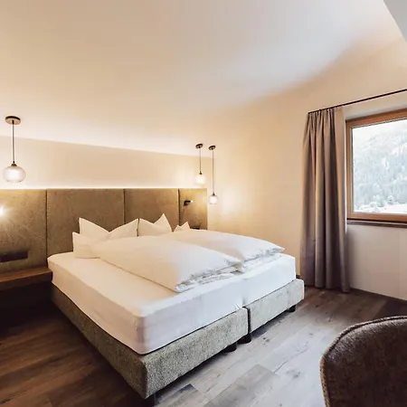 Hotel Weisseespitze-3