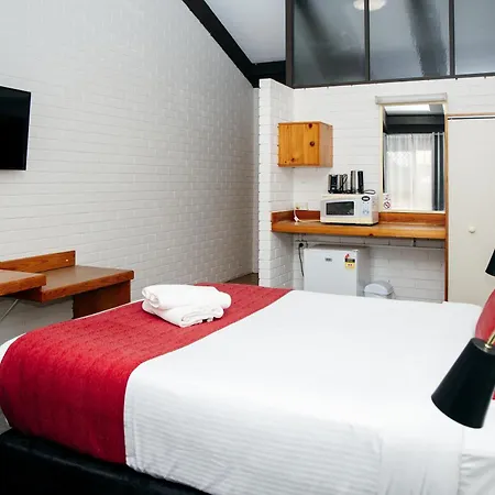 All Travellers Motor Inn-3
