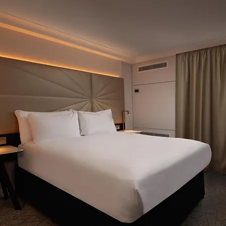 Hilton Birmingham Metropole Hotel-3