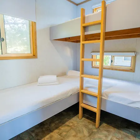 Tuross Beach Cabins & Campsites-2