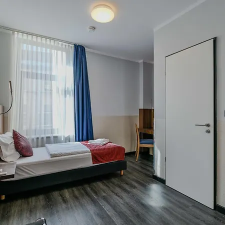 Ramada By Wyndham Frankfurt Central Station-2