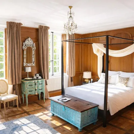 Manoir La Meffrais 1741- Parking Privé sur Place - B&B Élégant à 3 min de Dinan-2