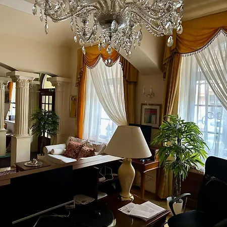 Fleur De Lis Hotel-2