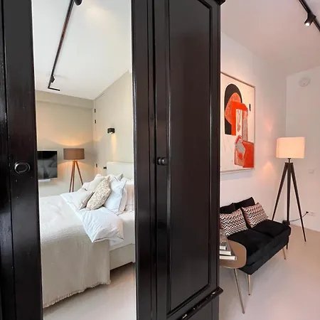 B&B Urban Oasis With Free Parking-2