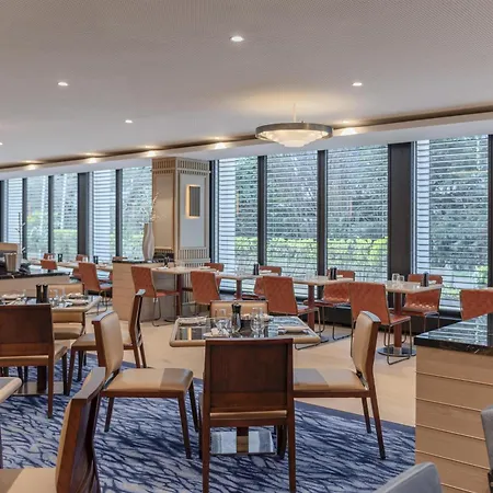 Hilton Geneva Hotel And Conference Centre-3