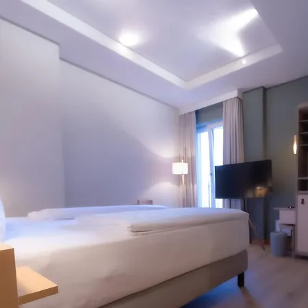 Hotel Bleibtreu Berlin By Golden Tulip-3
