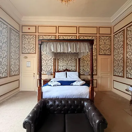 The Old Lodge-2