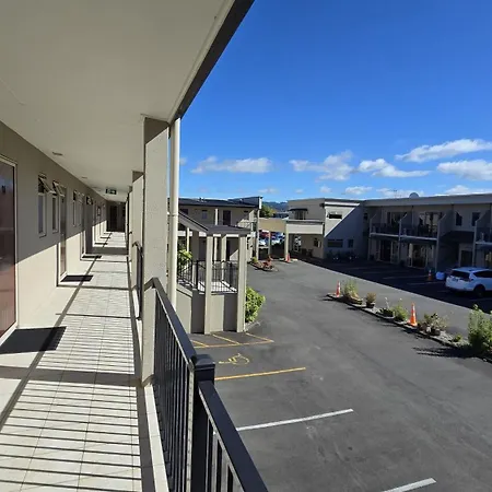 Chantillys Motor Lodge-2