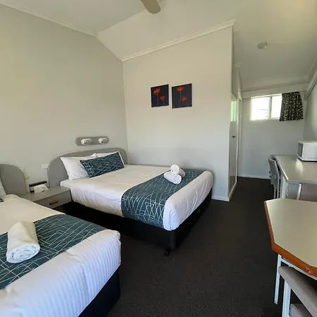 Rest Point Motor Inn-2
