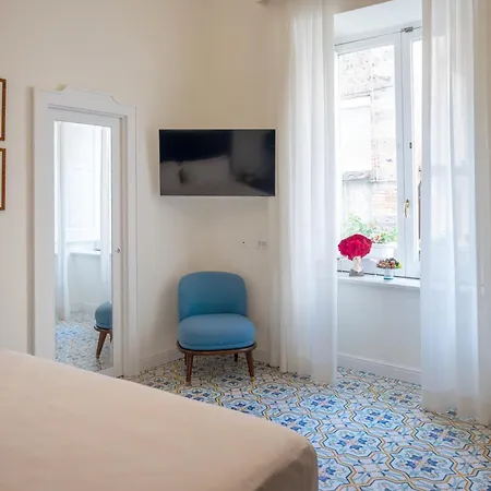 Palazzo Gargiulo Luxury Rooms & Suites-3