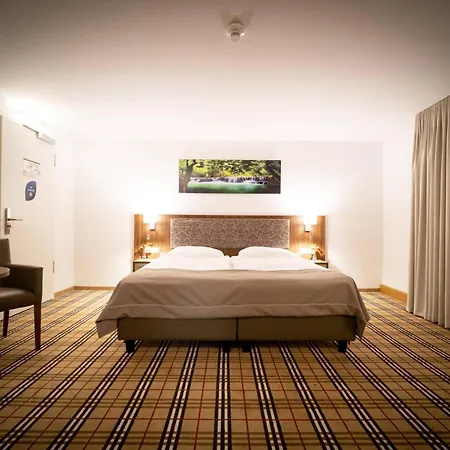 Anor Hotel I Park Sleep & Fly I Frankfurt Airport-2