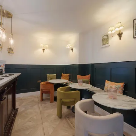 The Clarence Boutique Rooms-2