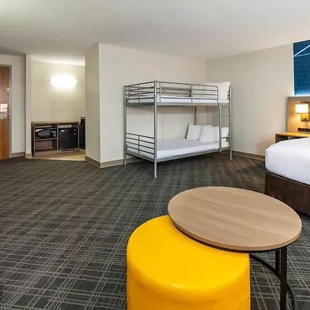 Comfort Inn & Suites Barrie - Highway 400-3