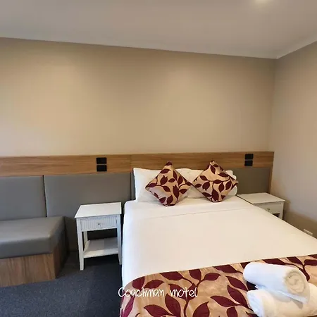 Coachman Motel And Holiday Units-2
